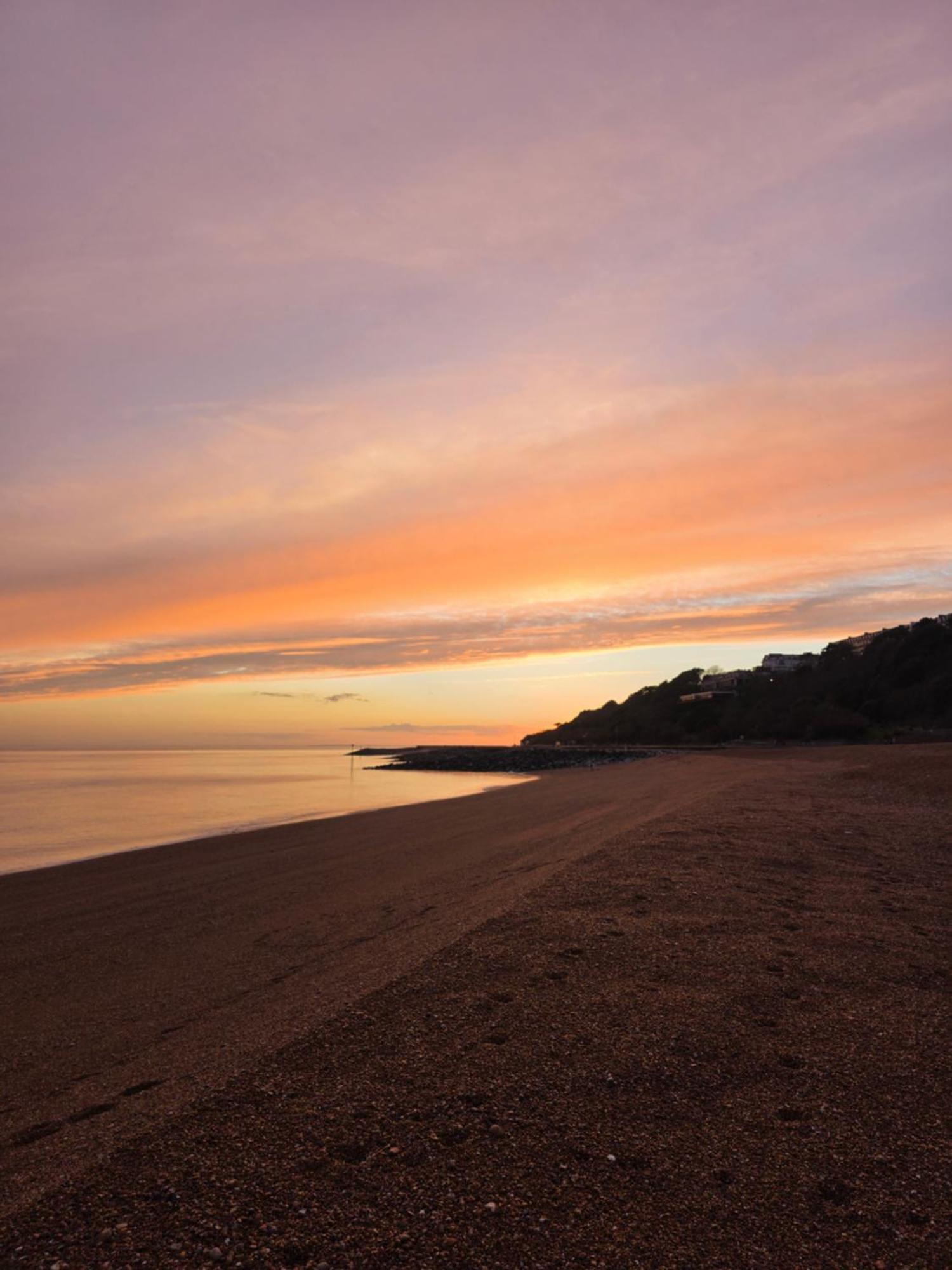 Cosy West End Flat Near Leas And Channel Tunnel Apartment Folkestone