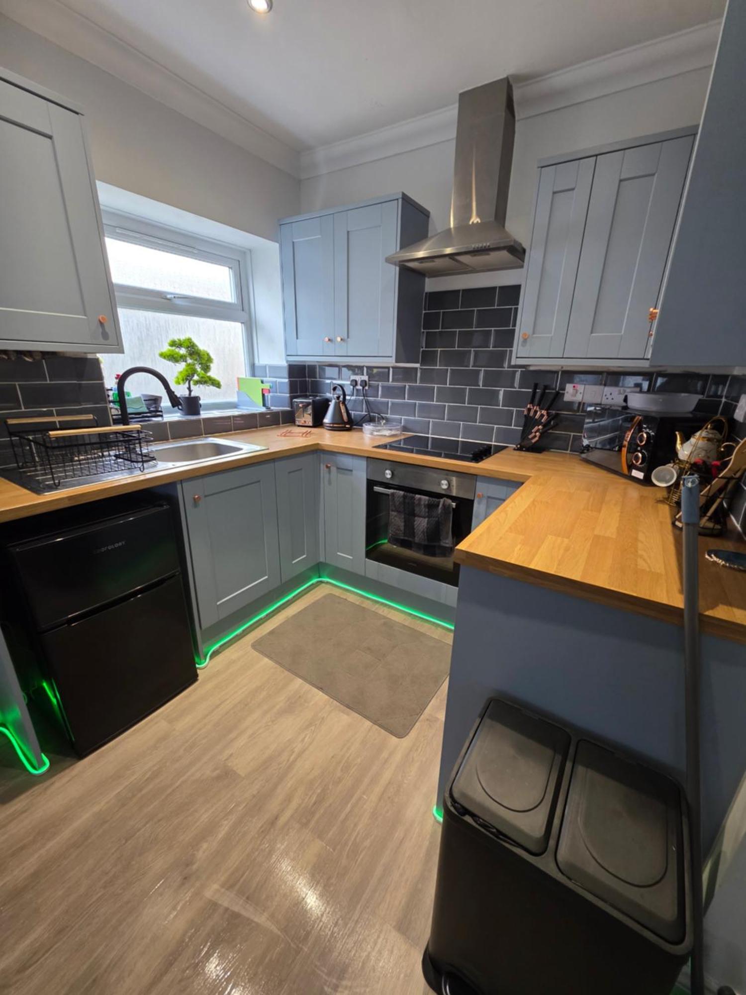 Cosy West End Flat Near Leas And Channel Tunnel Apartment