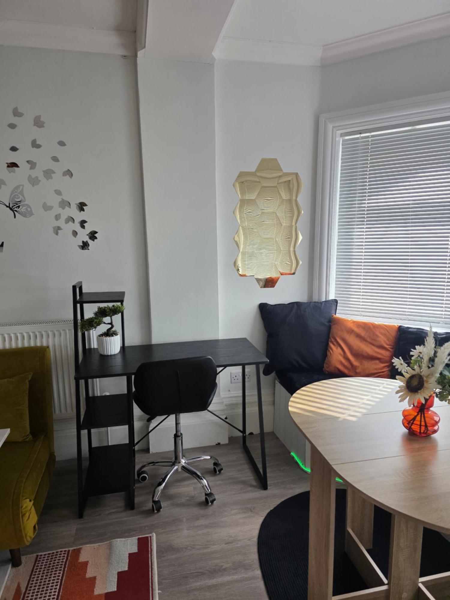 Cosy West End Flat Near Leas And Channel Tunnel Apartment